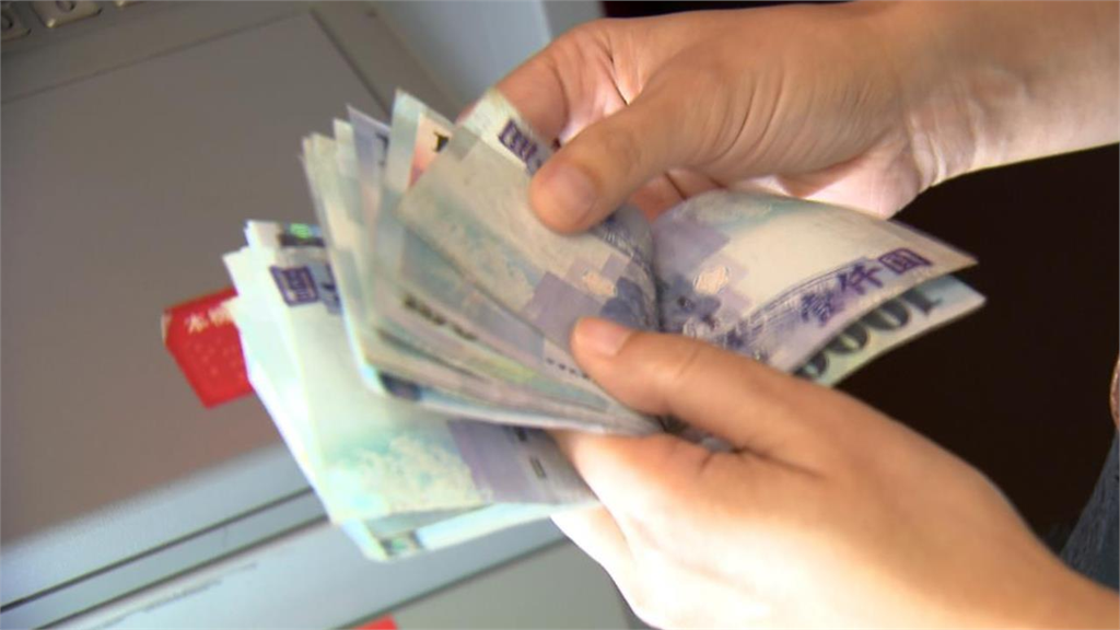 壓歲錢包到吐膽汁!他給紅包5年「金額等同1輛特斯拉」網秒認親:爸新年快樂