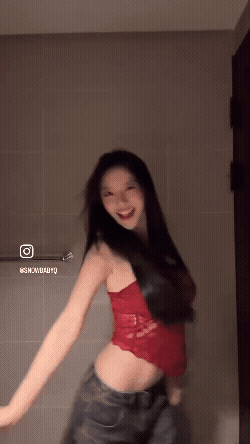 蔡瑞雪浴室「只裹蕾絲布」辣舞!一抬手「掉出巨雪球」15秒晃片震撼曝光