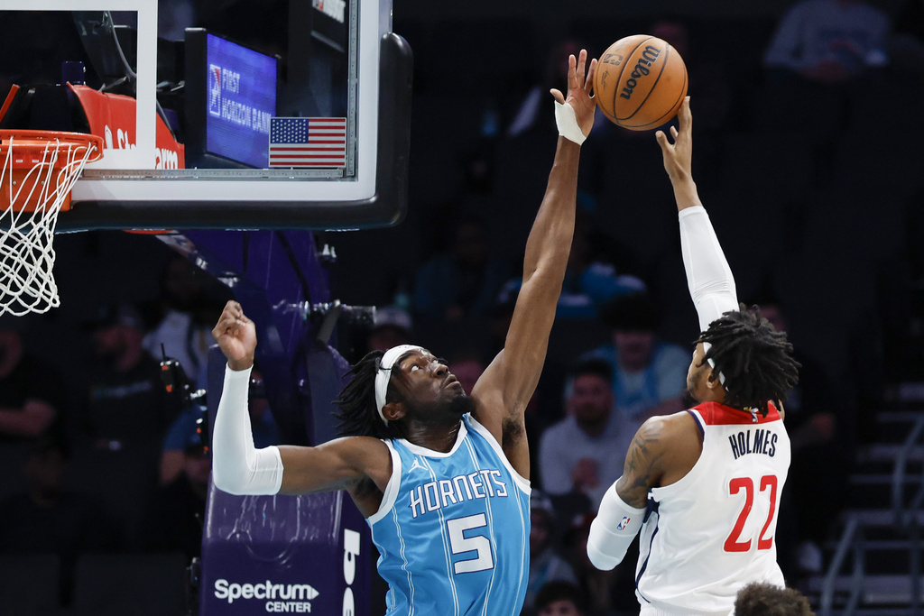 NBA/「詹皇」和「動77」的幫手來了! 湖人交易來7呎中鋒