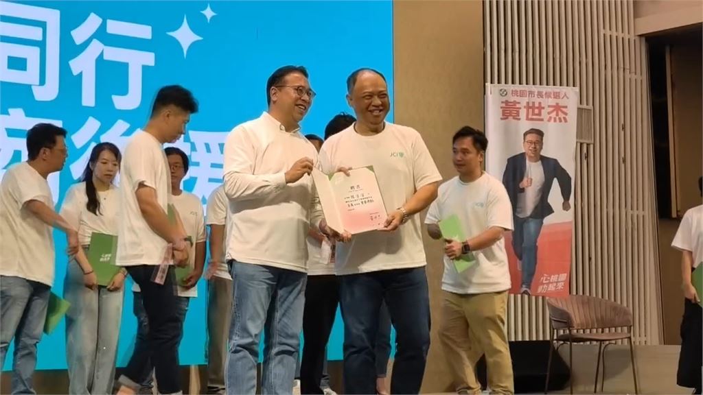 青商後援會總會長郭志偉現身力挺 送甘蔗祝節節高升