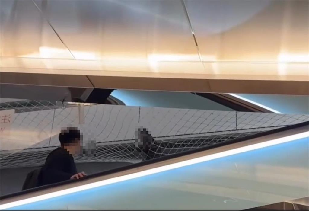 即時中心/命大!幼童翻圍籬掉落桃機防墜網 消防隊緊急救援