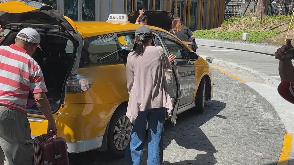 計程車攬客糾紛! 2小黃司機爆口角警到場逮人