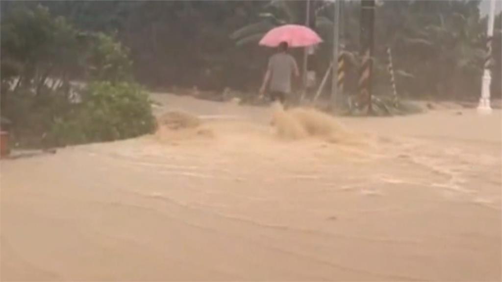 大雨炸屏東！高樹廣興村「泥流淹路」　鹽埔新圍大排暴漲