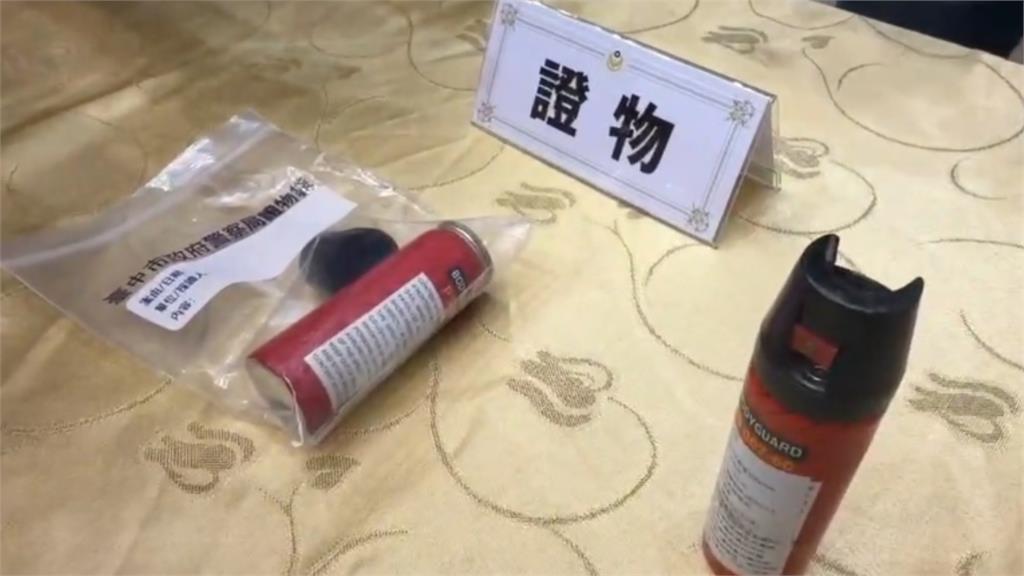 柯文哲遭辣椒水攻擊竟是「分局長出包」！他低頭「1小時噴4次」噴射畫面曝光了