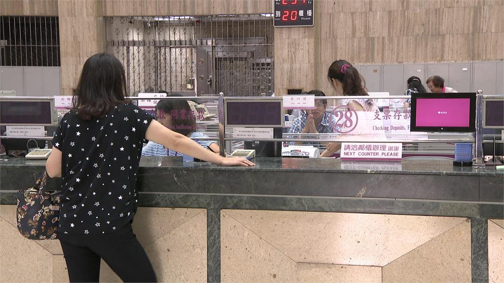 二寶媽想領普發1萬驚見「銀行帳戶被凍結」傻眼了!苦主揭最慘2下場:沒啥選擇