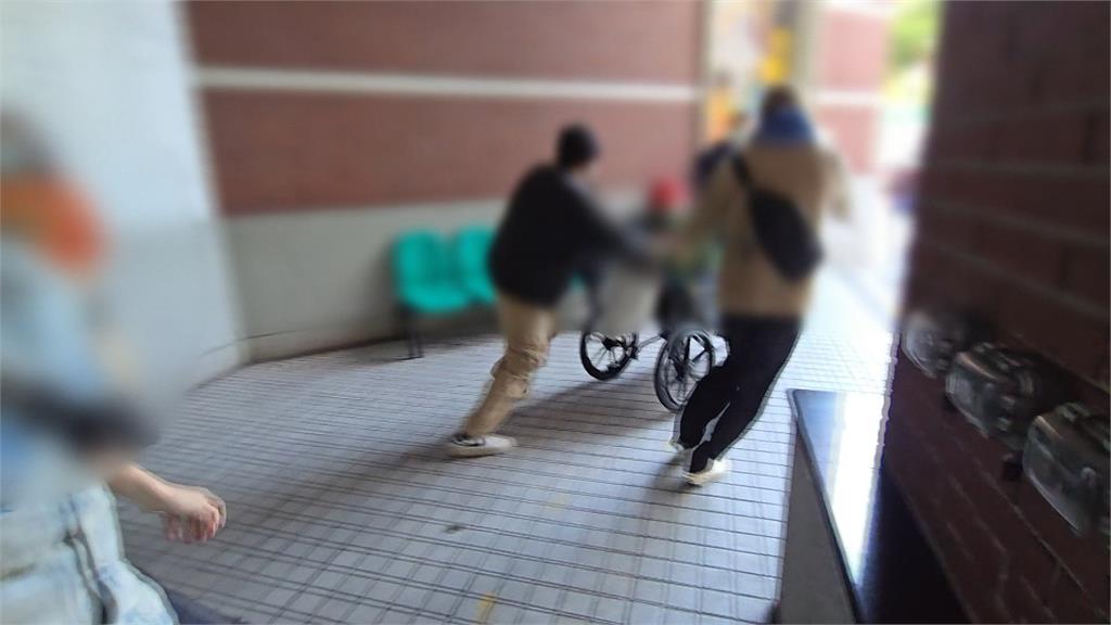 搶父親大戰獨家曝光！　百歲人瑞娶看護　醫院外爆搶人衝突