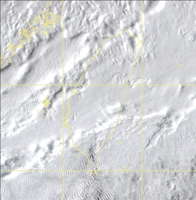 入冬首波寒流壟罩！鄭明典PO「白白一片」衛星雲圖：多數地方仍濕冷