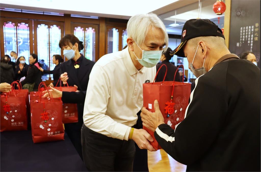 慈濟北區冬令發放圍爐活動 雙北逾3200戶家庭受惠