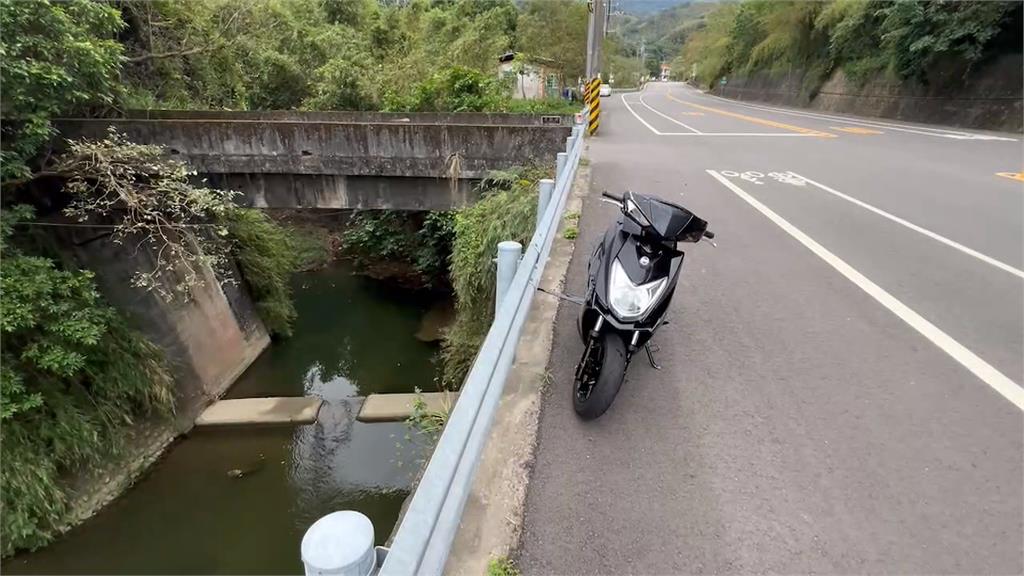 台3線三灣段皮卡擦撞機車 騎士飛墜9米深溪床