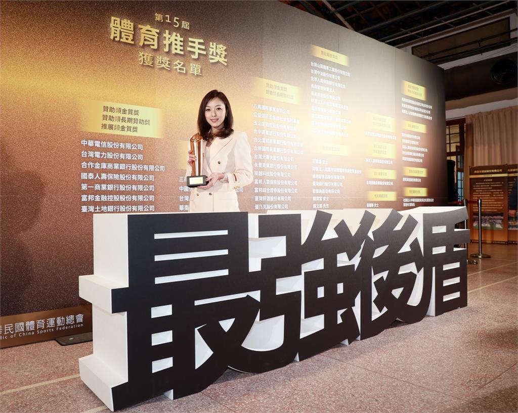 被認證「誰都會暈」名媛劉怡萱　謝典霖3字盛讚證實私交卻「突急切割」