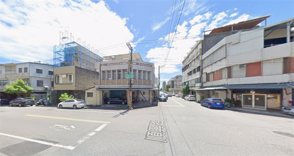 快新聞／奪命瞬間曝光！花蓮騎士買菜遇死劫　白車「沒減速」衝路口直直撞