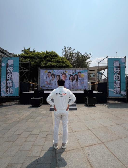 黃國昌造勢場「5千人在家蹲YT直播」現場超空！四叉貓曬照「估算實際人數」