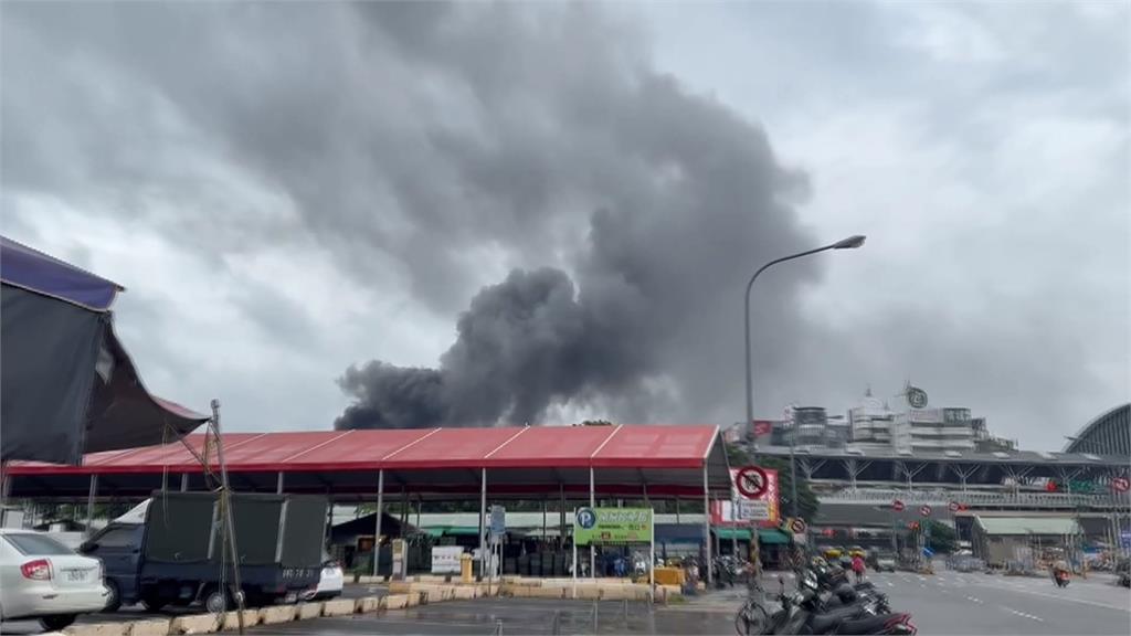台中車站附近生薑庫房傳火警 恐怖黑煙狂竄天際畫面曝光