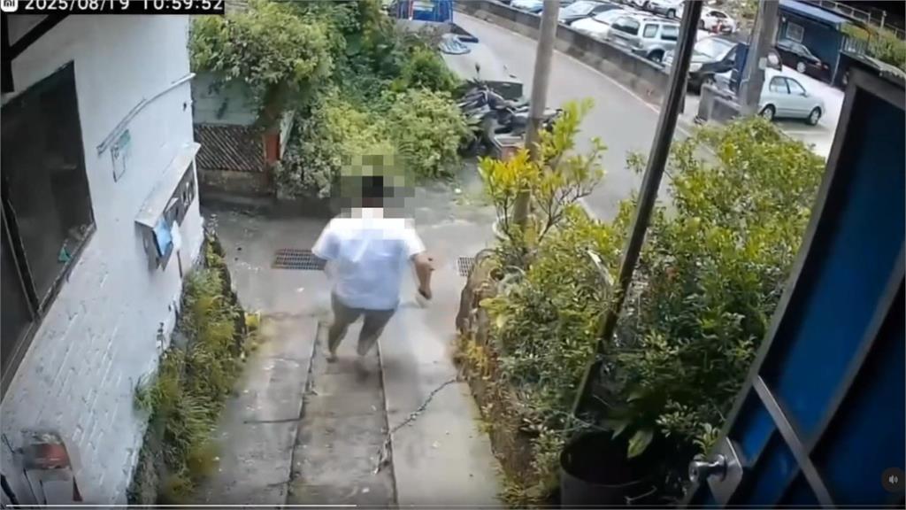 堂舅情緒失控闖屋 少年嚇壞! 護姊奪門狂奔求救