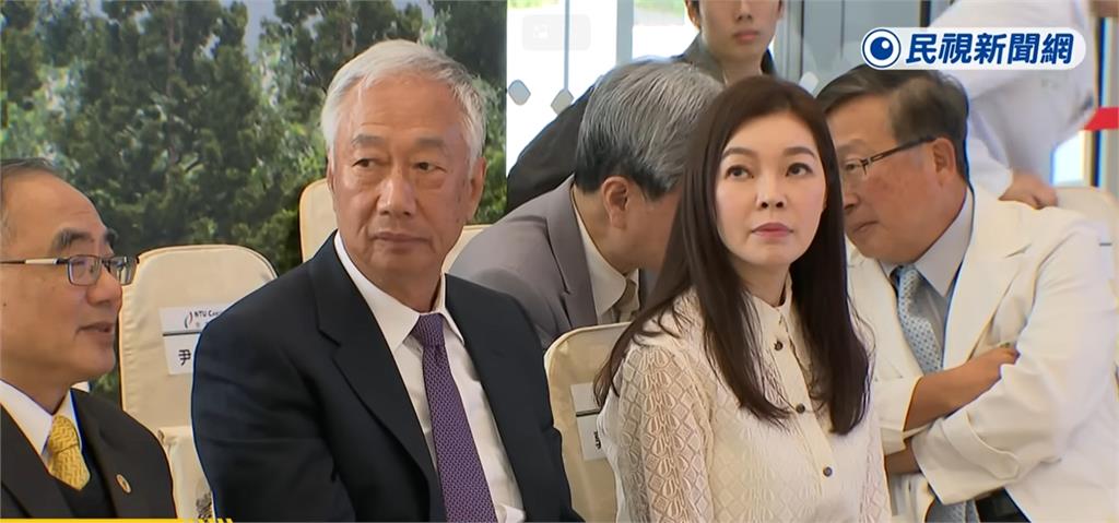 郭台銘女球友被爆「3招絕技」男人難招架！曾馨瑩近況「突爆1事」：眼睛幾乎睜不開