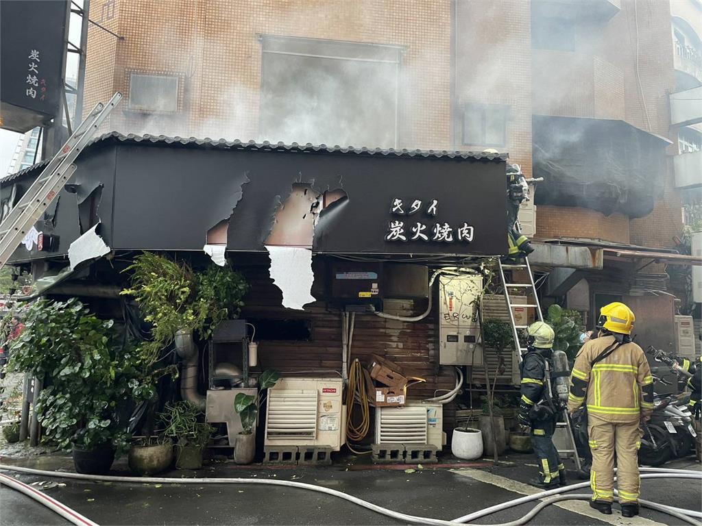 快新聞/祝融之災!北市延吉街燒肉店發生火災 濃煙瀰畫面曝光