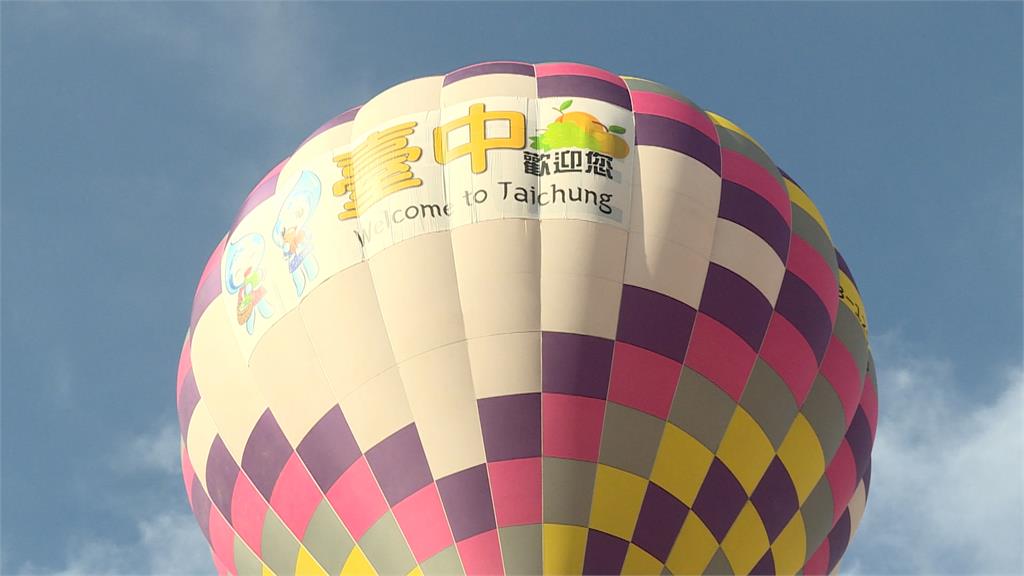 台中石岡熱氣球嘉年華登場 民眾清晨卡位搶看山城風光
