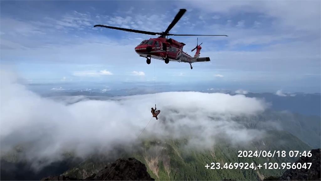 高雄11人登山隊攻頂玉山主峰 山友失足跌落300米深谷身亡