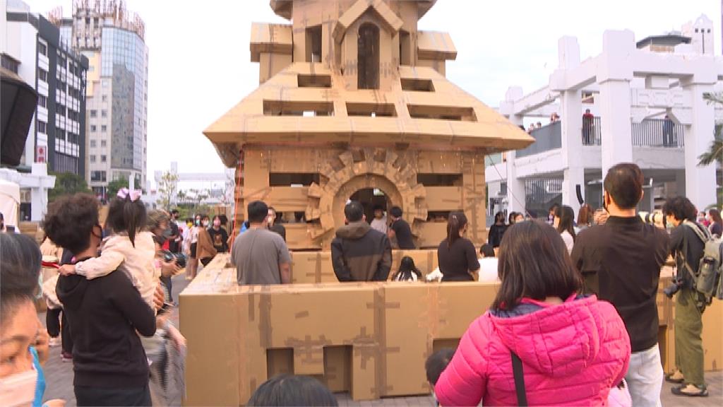 台南街頭藝術節　紙箱重現「消失的高塔」