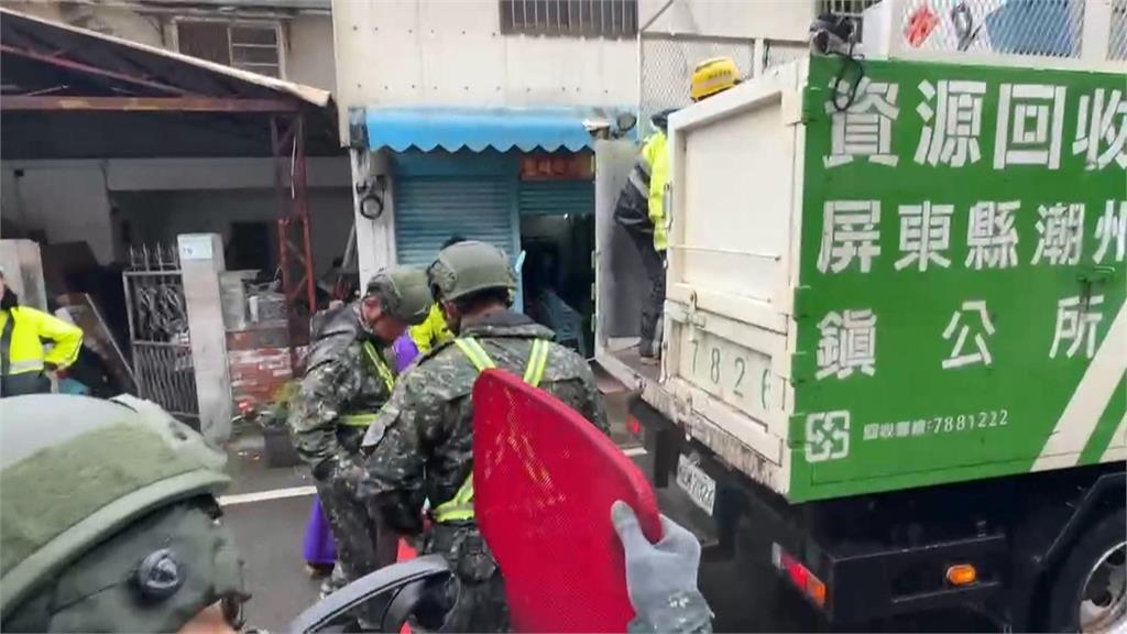 潮州連淹2天！鹿寮橋不敵洪水　坍塌瞬間駕駛竟硬闖