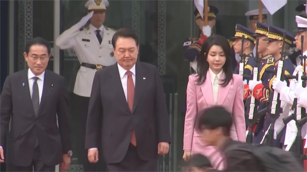特檢組起訴金建希 南韓首見前總統夫婦同時羈押受審