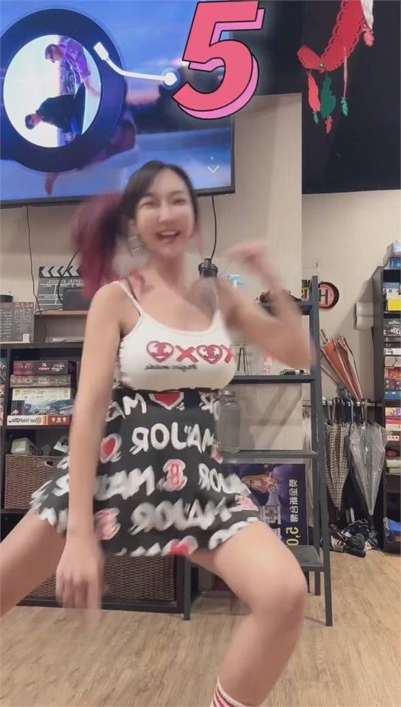 挺5月雙胞孕肚16蹲!女星跪地累喊「快要生了」 網怕爆:捏把冷汗