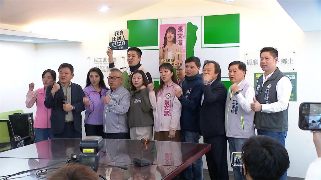 台北松信區激戰 初選5搶2藍白拜票上演「巧遇戲碼」
