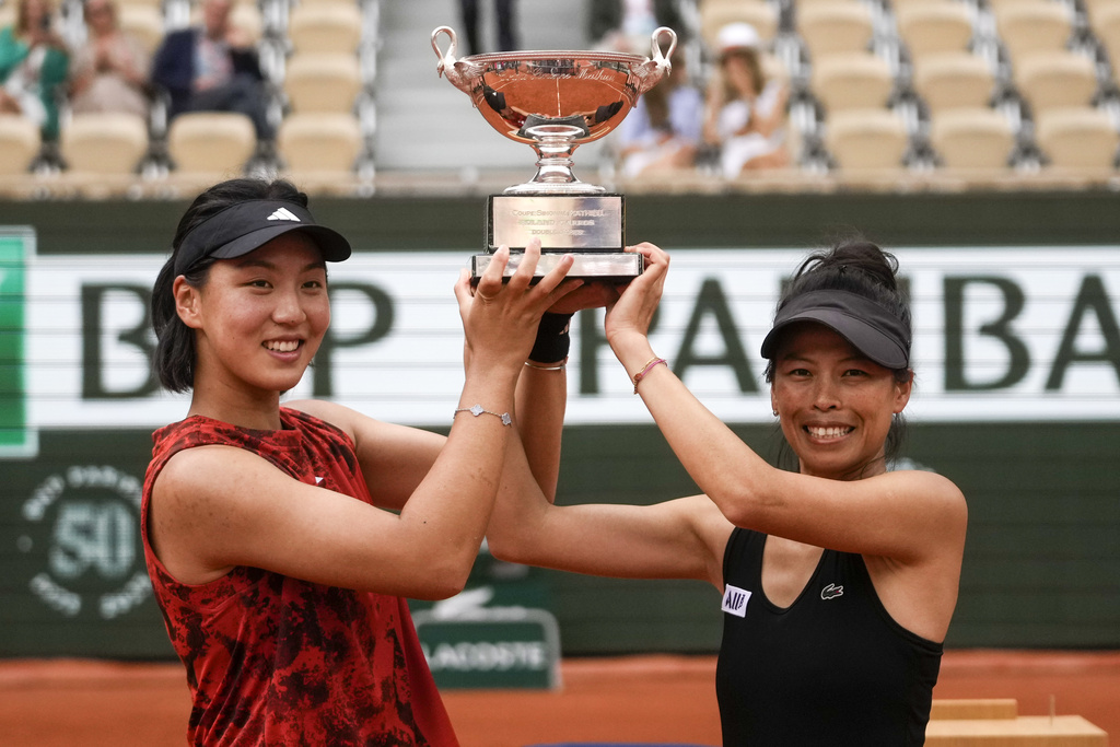 生涯第五座大滿貫金盃　謝淑薇法網女雙逆轉奪勝封后