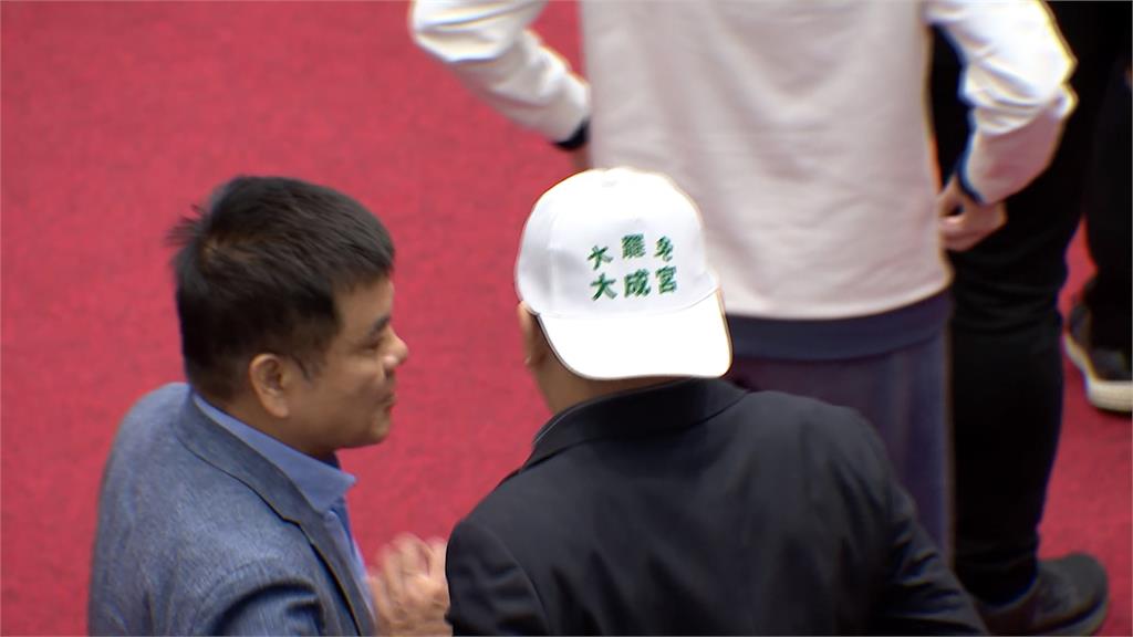 藍推反戒嚴反廢死公投擬逕付二讀 政院、中選會重話:不存在的政策