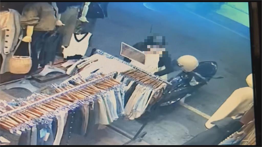 特價品都不放過！　熟客偷服飾店3衣服監視器全都錄