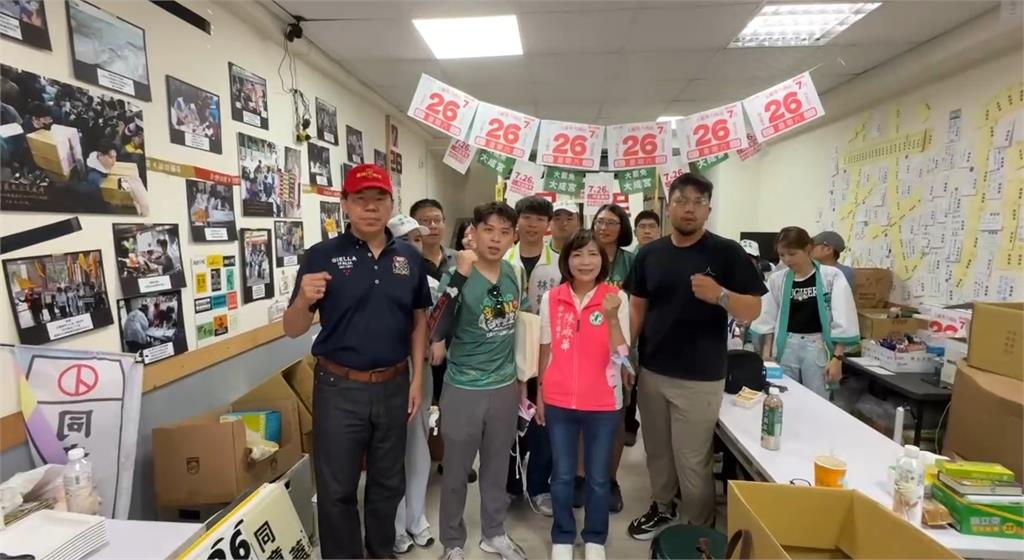 台中市民媽媽們挺身而出　粉紅連線路口聲援大罷免