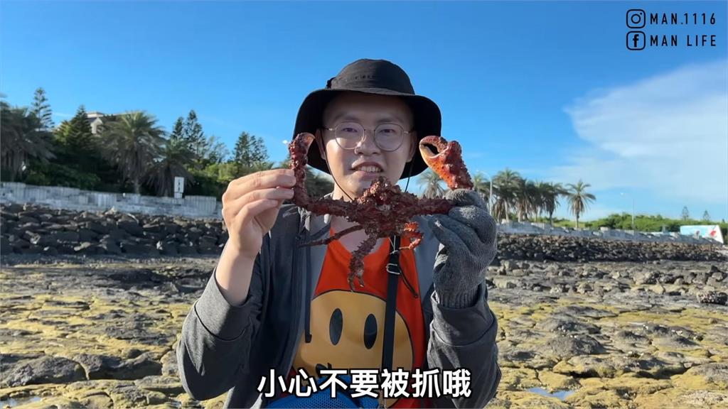澎湖熱門遊玩景點!竟能實際與海洋生物接觸 喊:牠會跟我揮手耶
