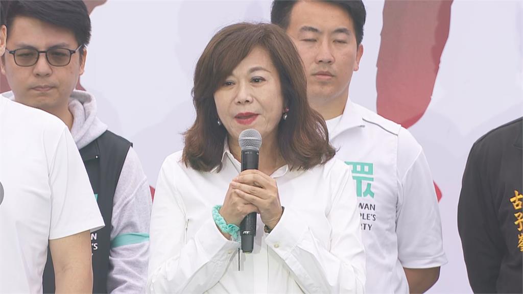 號召小草上凱道「扯事」連環爆！她酸柯「當支持者零知草人」抓包1舉動