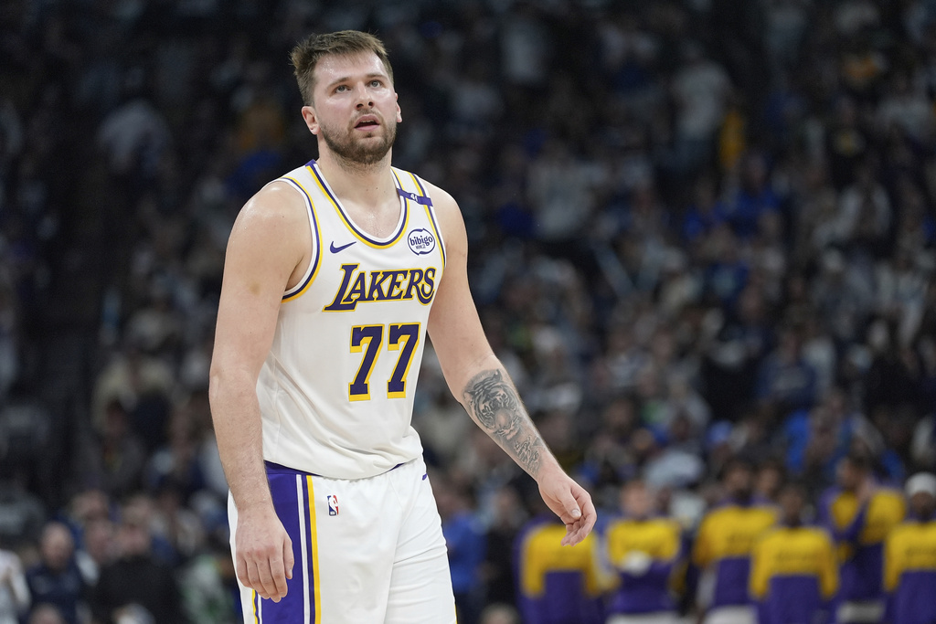 NBA(影)/湖人第4戰輸球落入絕境 總教練Redick寫下罕見紀錄
