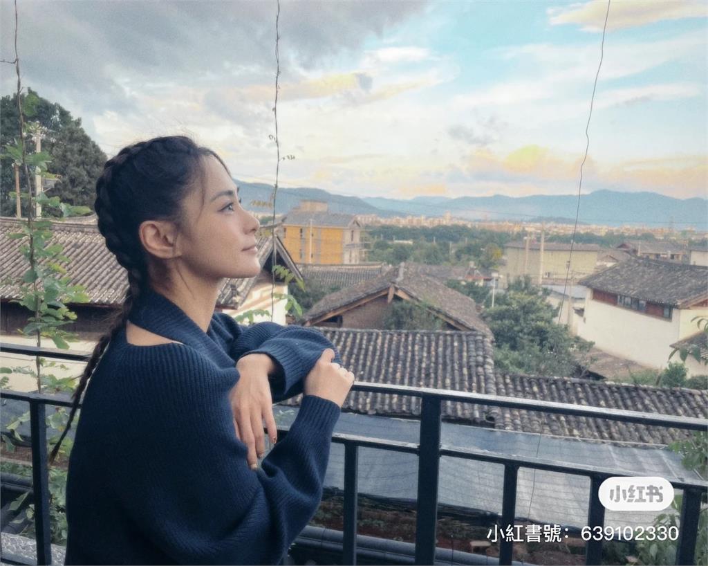 41歲阿嬌中秋回春「超V線條」放風了!雪白蜜蜂腰透氣喊嚐一口