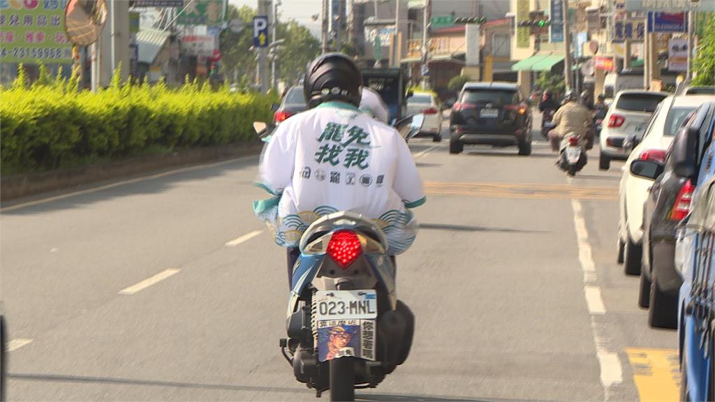 獨家/你想「署」嗎? 擋泥板結合罷免哏、螢火蟲遶境車隊背車燈