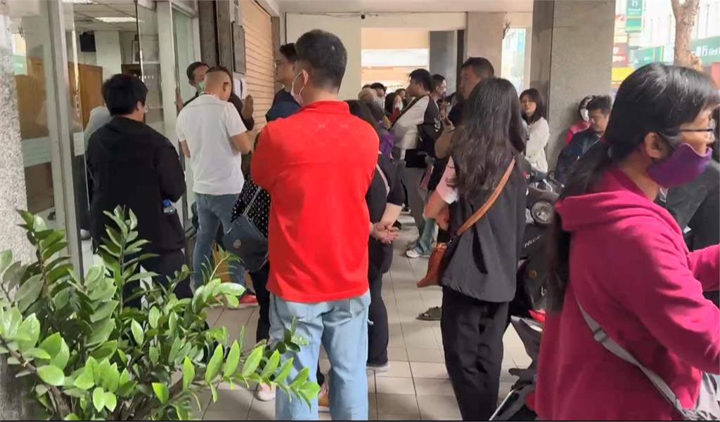 白銀過年後估續飆升! 大批民眾排隊"逢低買進"