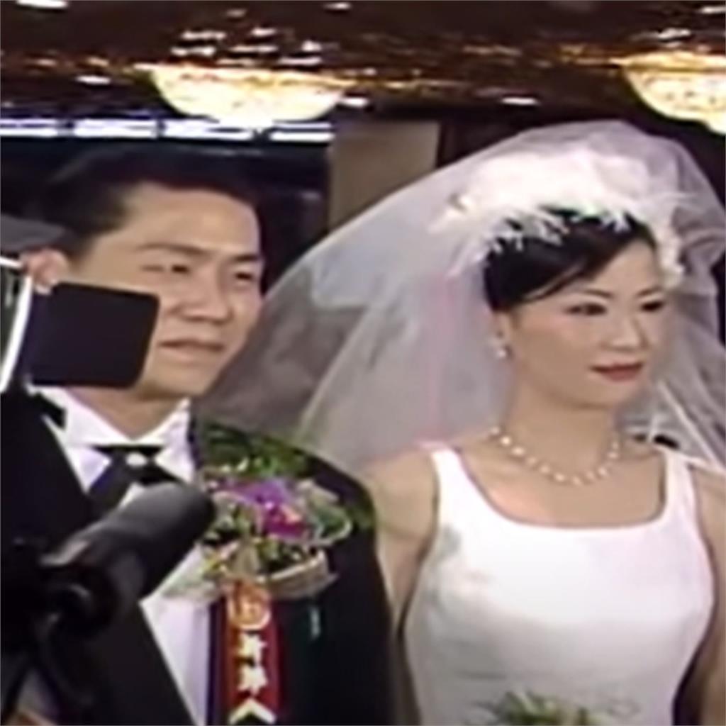 羅時豐漂亮老婆「絕美正臉照」流出!結婚28年「鏡頭前擁吻」閃瞎全網