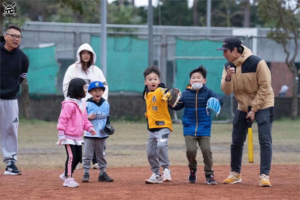 棒球／官大元「元動力」辦親子棒球日 預告23日加碼再開場