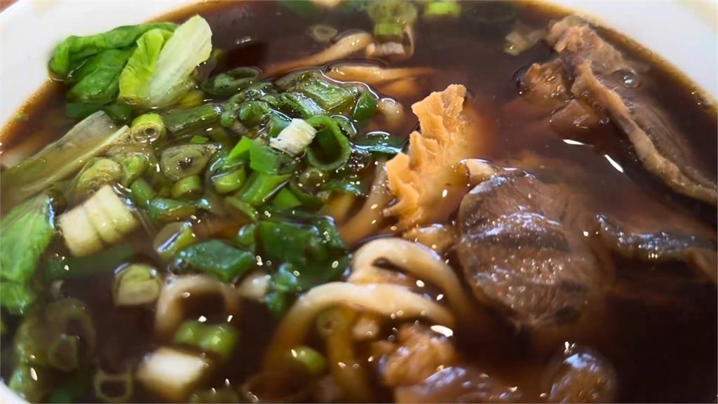 台灣趴趴走/來自媽媽的愛最好吃 台南善化三合院有賣溫體牛肉麵 當天現宰最新鮮!