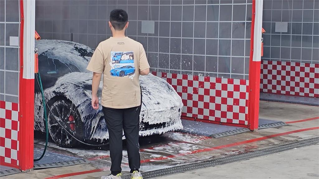 獨／自助洗車場變清潔場？　紗窗、電風扇全一次清潔到位
