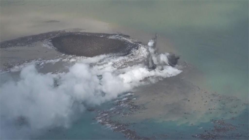 日本硫磺島海底火山爆發　「新島嶼從海中冒出」過程全錄下