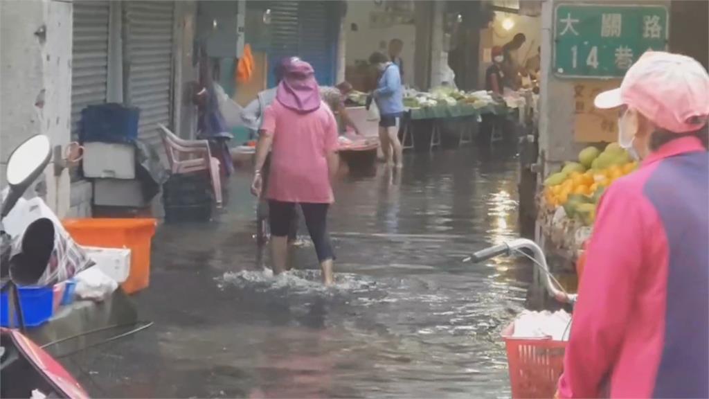百年大潮加颱風影響　屏東東港連三天淹大水