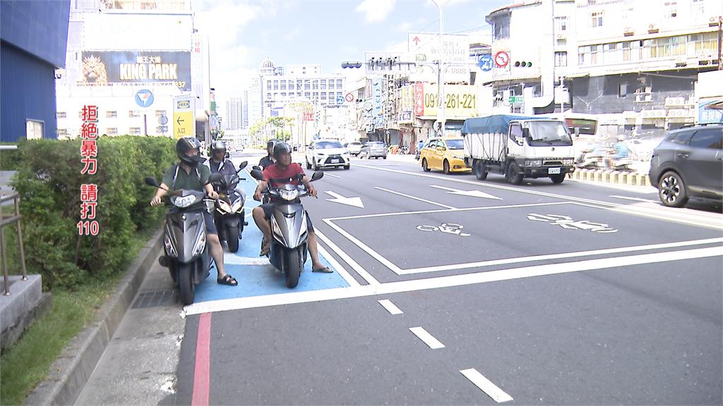 不滿排氣管太吵!酒駕騎車撞人 新莊「里長兒」當街持刀砍人