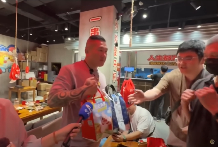 館長遭酸「到中國治好髒話病」!他親揭「背後原因」喊:出門都是謙虛、禮貌
