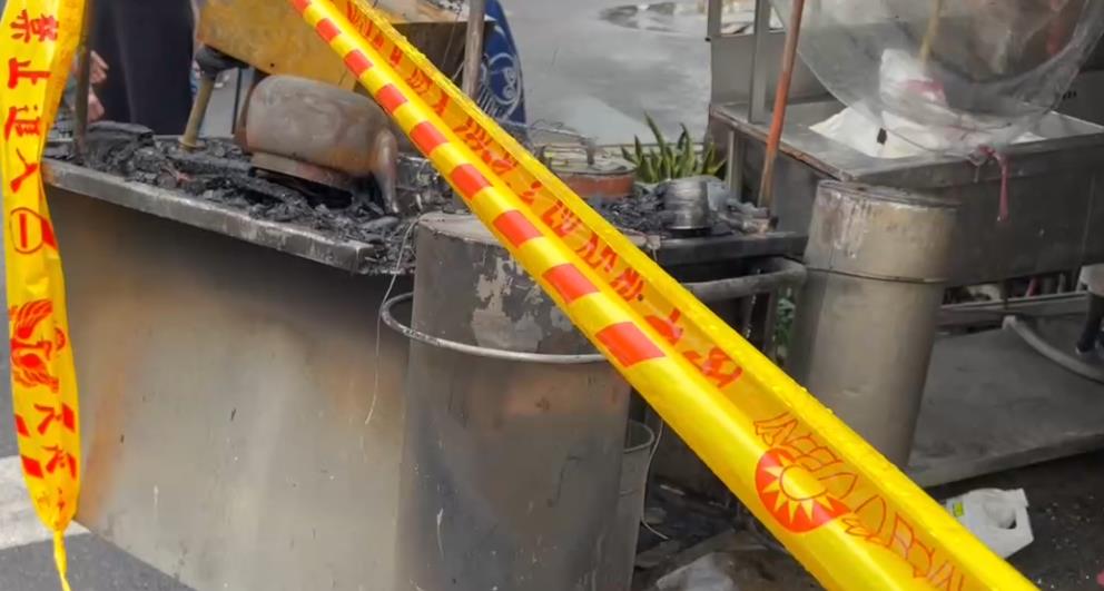 快新聞/「對不起爸爸…」太空紅茶店60年老餐車被燒毀 老闆娘淚崩:好心痛