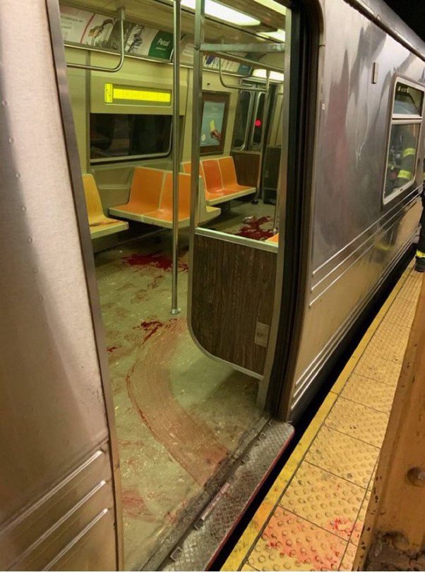 通勤時段「紐約布魯克林地鐵」驚傳槍響　月台血跡斑斑！至少5人中彈