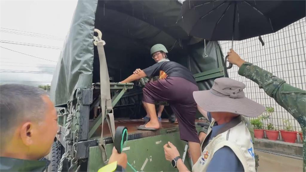 高雄山區雨狂炸! 農民忙搶收 逐戶撤離近2千人