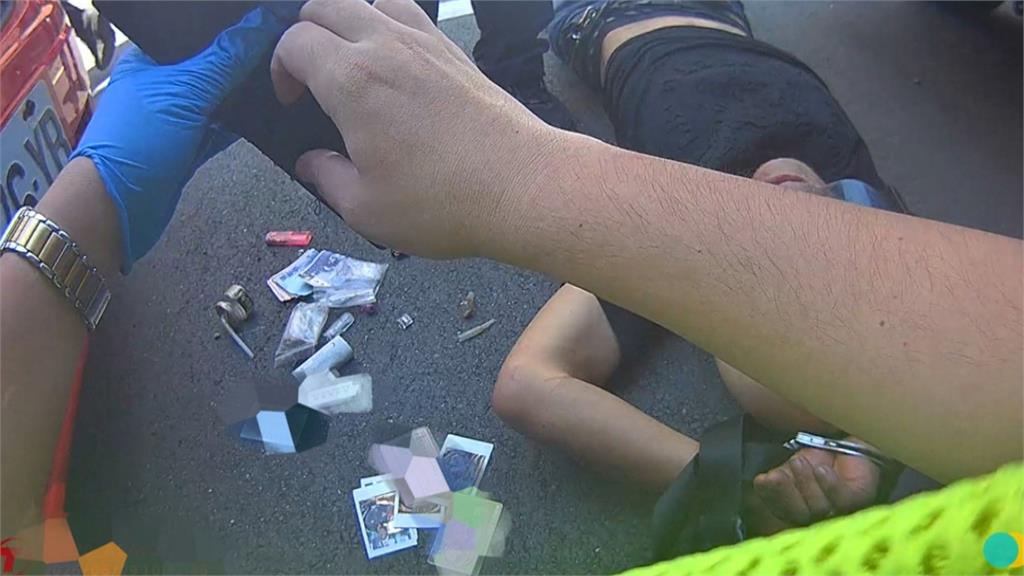 毒駕拒檢踹倒警車後開溜　所長狂追飛撲肉身壓制