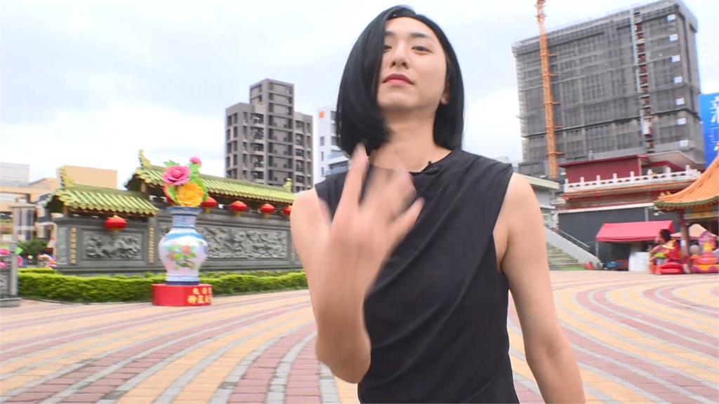大罷免人物誌5/「女神下午茶」變裝徐巧芯 提小廢包喊:羞恥心只有這麼一點